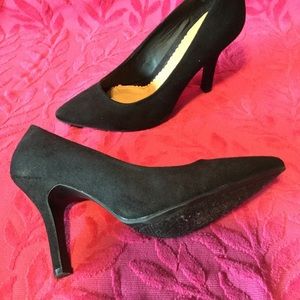 Avenue. Suede heels.